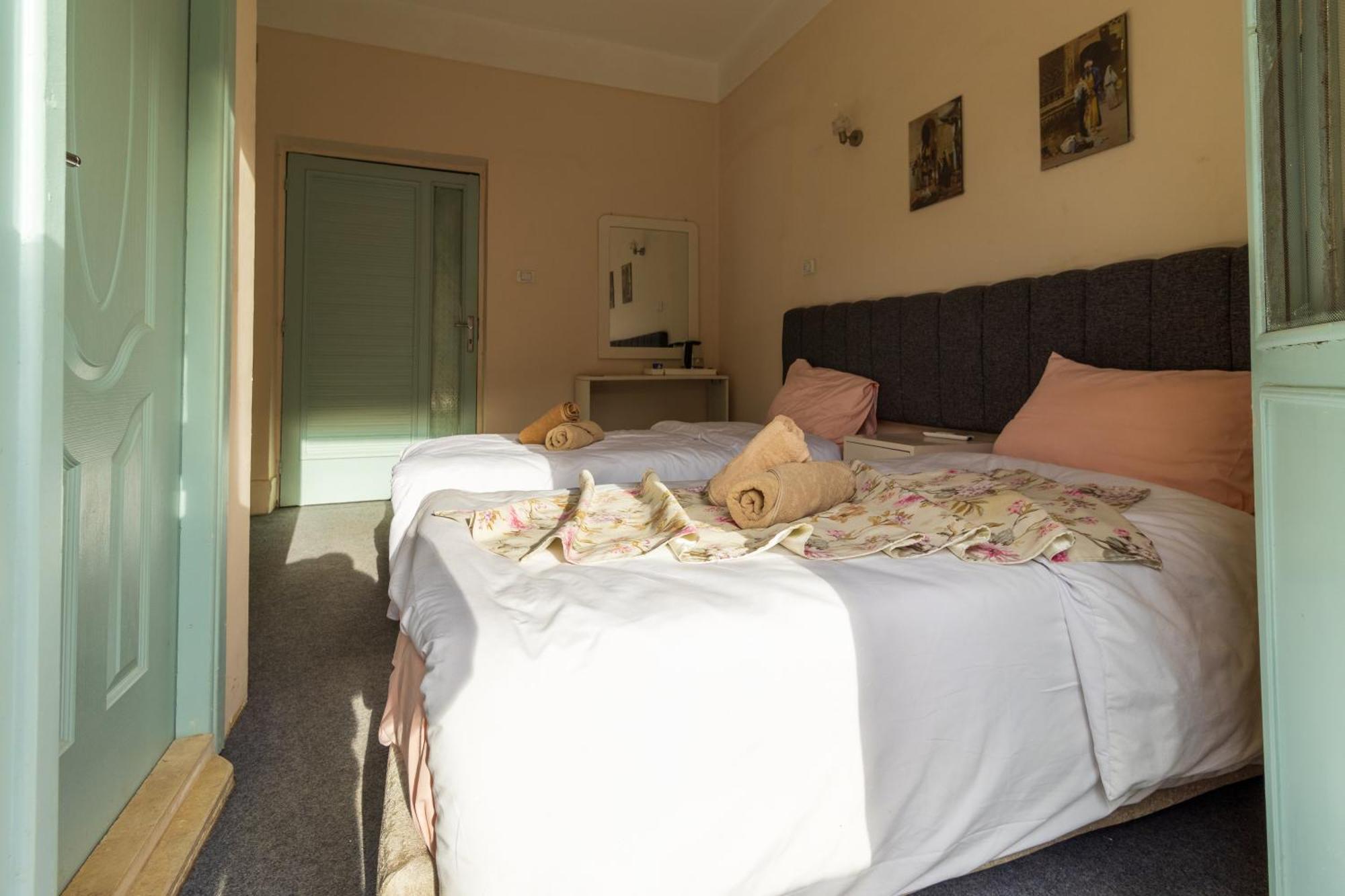 The Grand Pyramids View Hotel Kafret el-Gabal Chambre photo