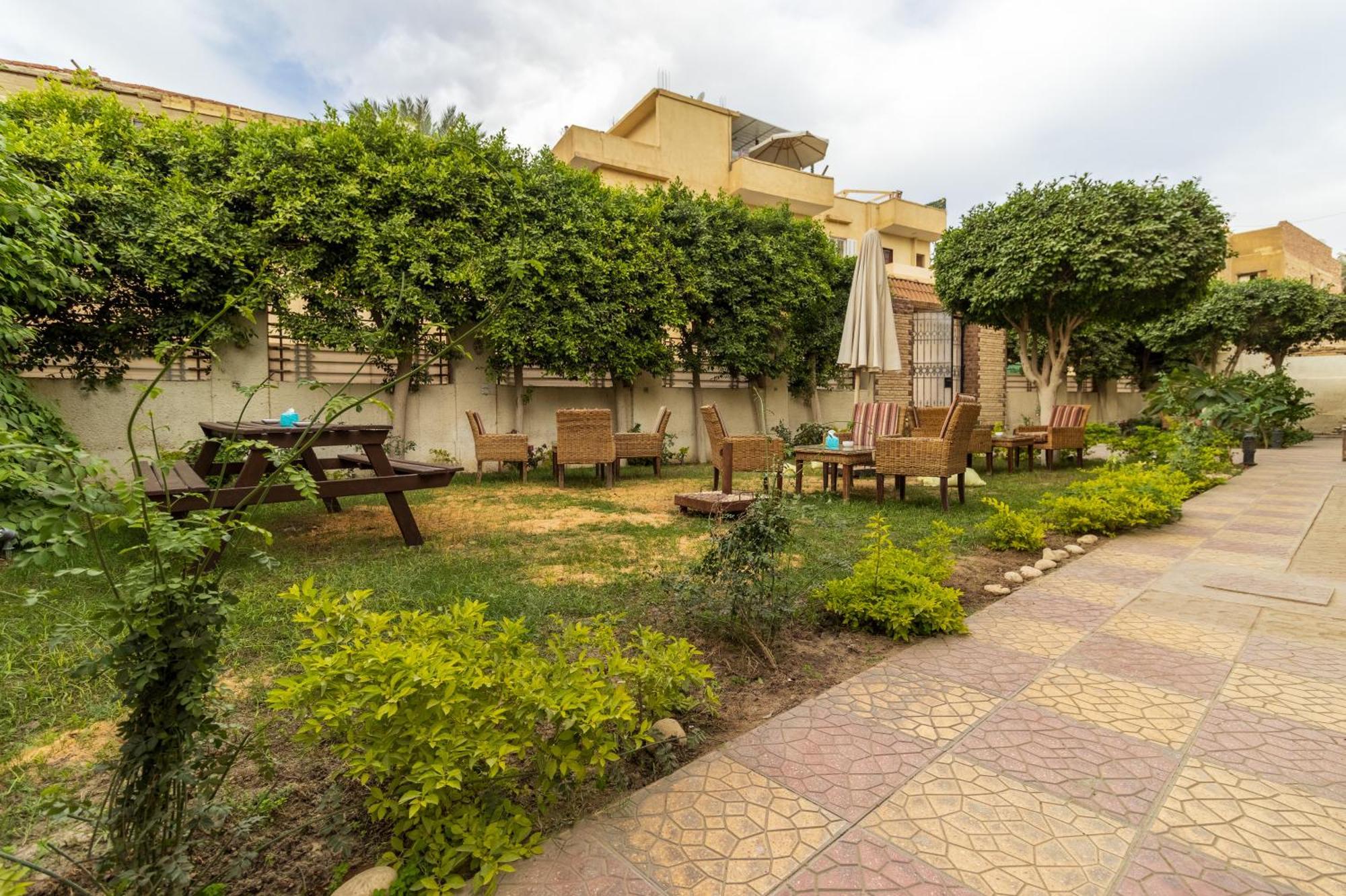The Grand Pyramids View Hotel Kafret el-Gabal Extérieur photo